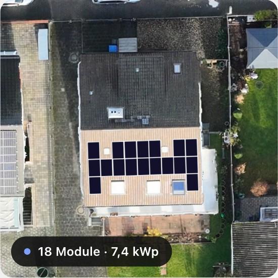 Dachbelegung aus dem Alpha-Beispielbericht: 18 Module mit 7,4 kWp